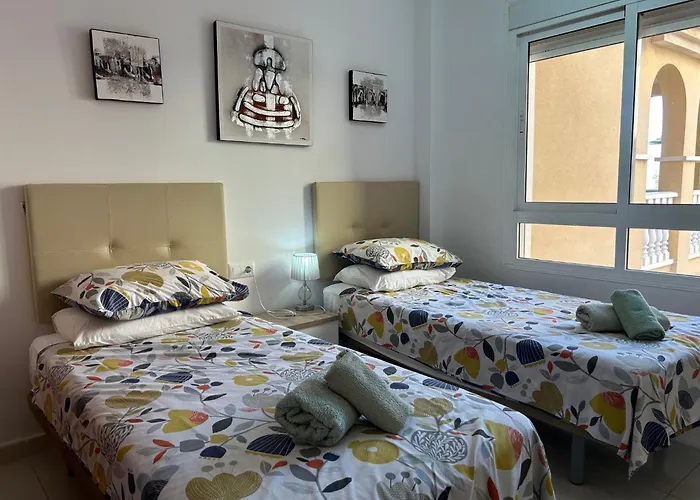 Beautiful 3 Bed, 2 Bath Modern Apartment