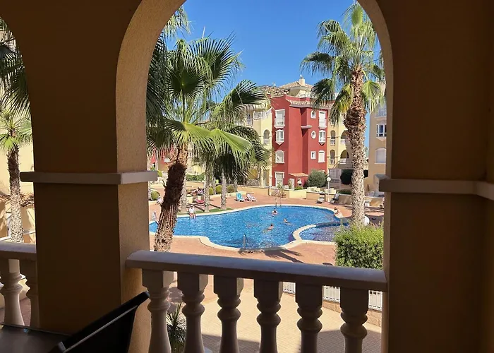 Beautiful 3 Bed, 2 Bath Modern Apartment