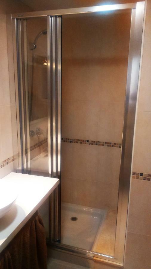 Apartment Beautiful 3 Bed, 2 Bath Modern